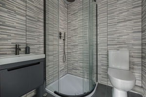 En-suite- click for photo gallery